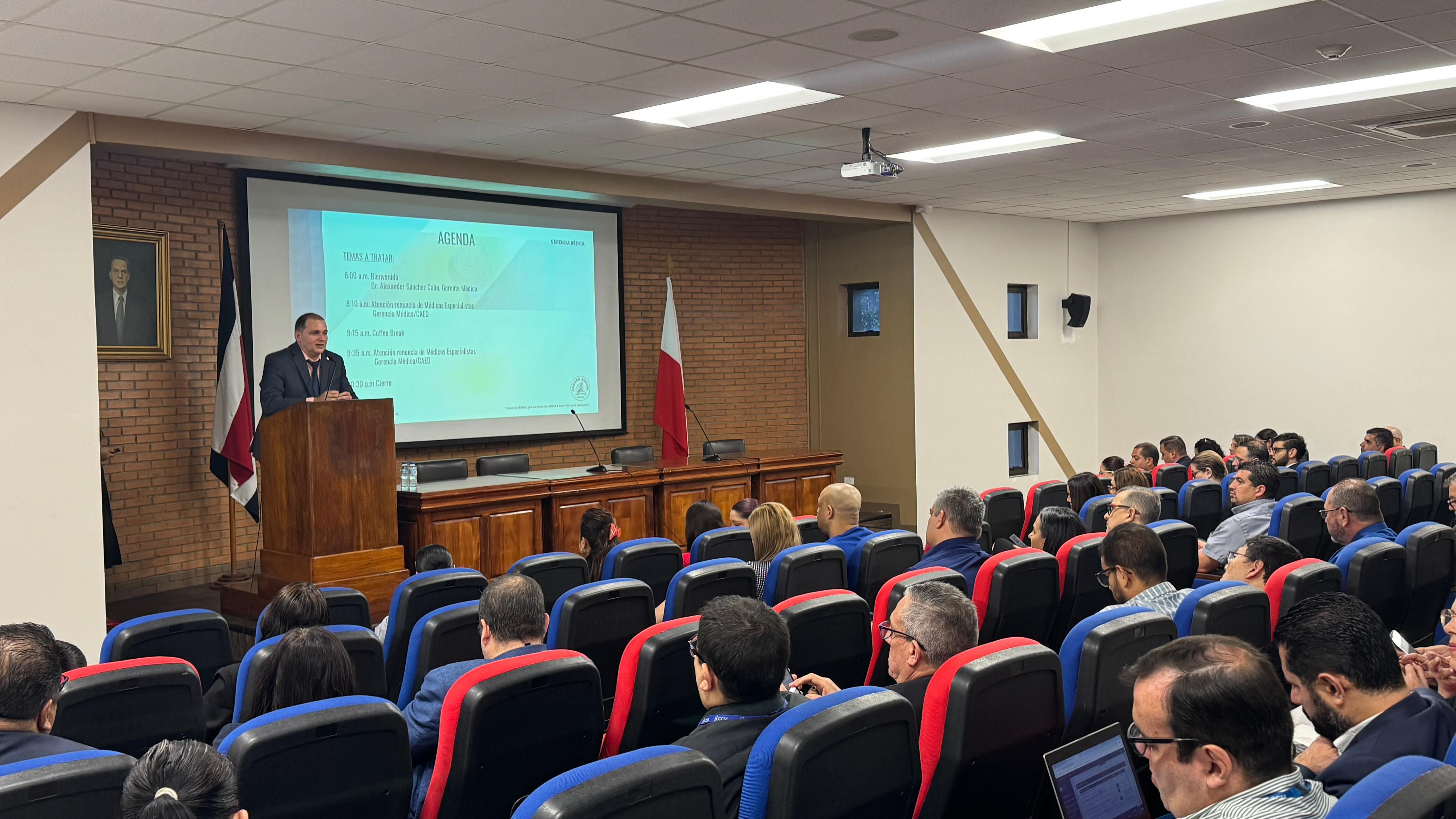 CCSS explora más estrategias para contener impacto de renuncia masiva de médicos especialistas.