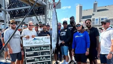 Michael Jordan gana $400.000 tras atrapar pez de 80 kg en torneo de pesca