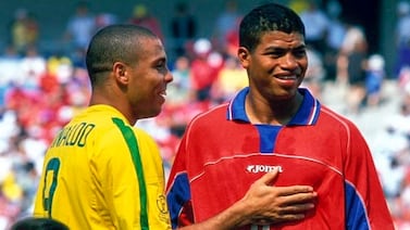 Rónald ‘La Bala’ Gómez cuenta la historia detrás de su icónica foto con Ronaldo Nazario en Corea-Japón 2002