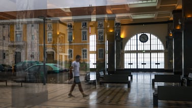 Huelga general paraliza aviones, trenes y servicios públicos en Portugal