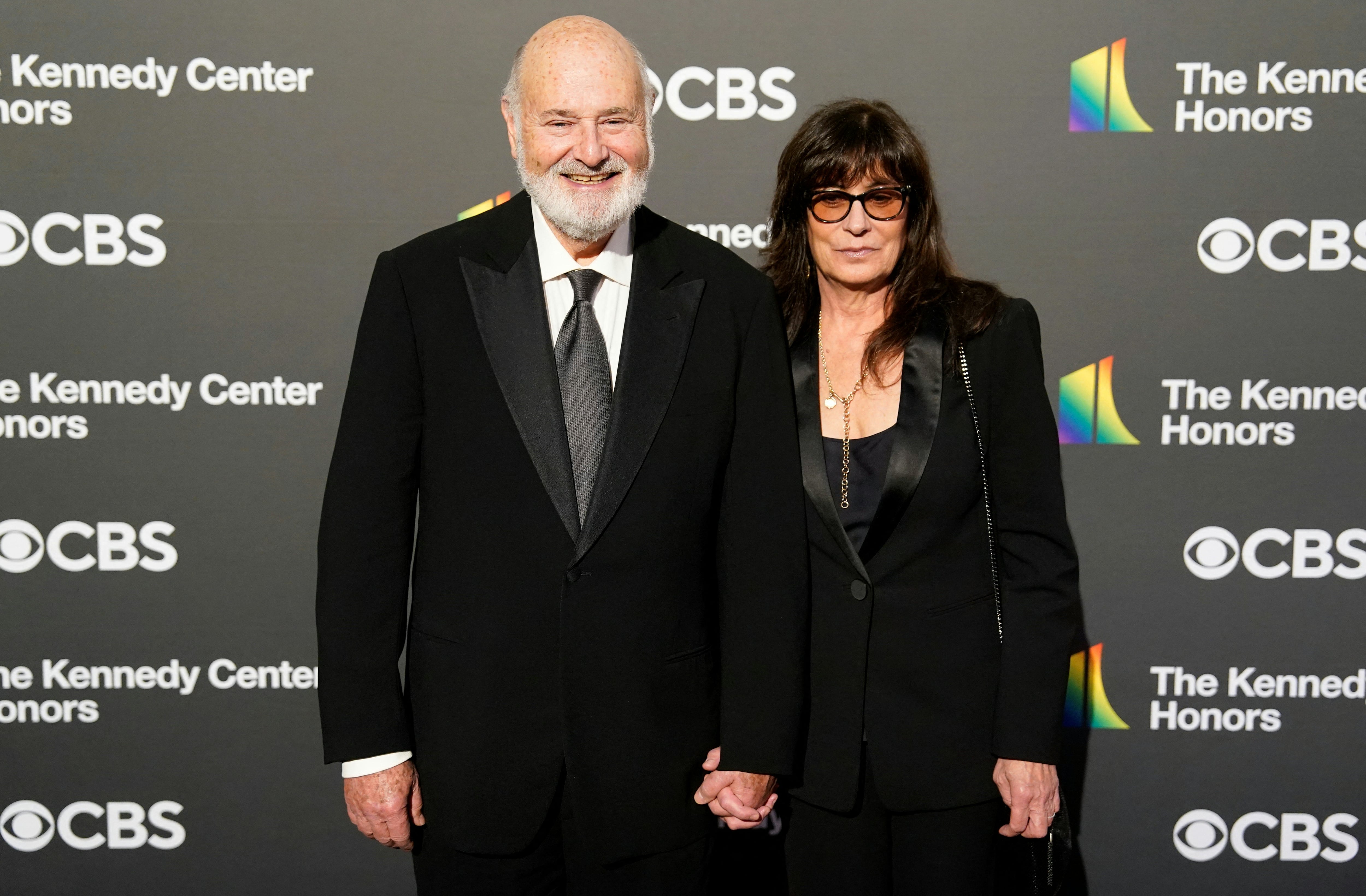 El actor y director estadounidense Rob Reiner y su esposa Michele Reiner en la 46.ª gala de los Kennedy Center Honors en el Kennedy Center for the Performing Arts de Washington D. C., el 3 de diciembre de 2023.