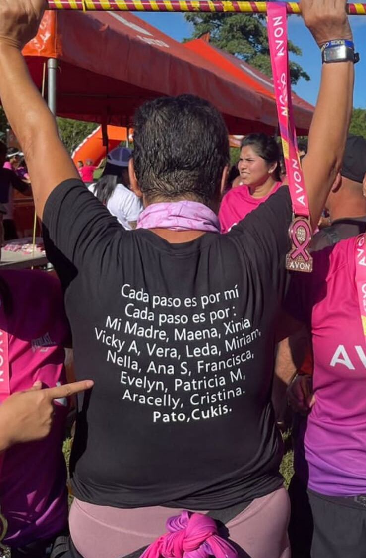 Luz Maria Bolaños es sobreviviente de cáncer de mama.