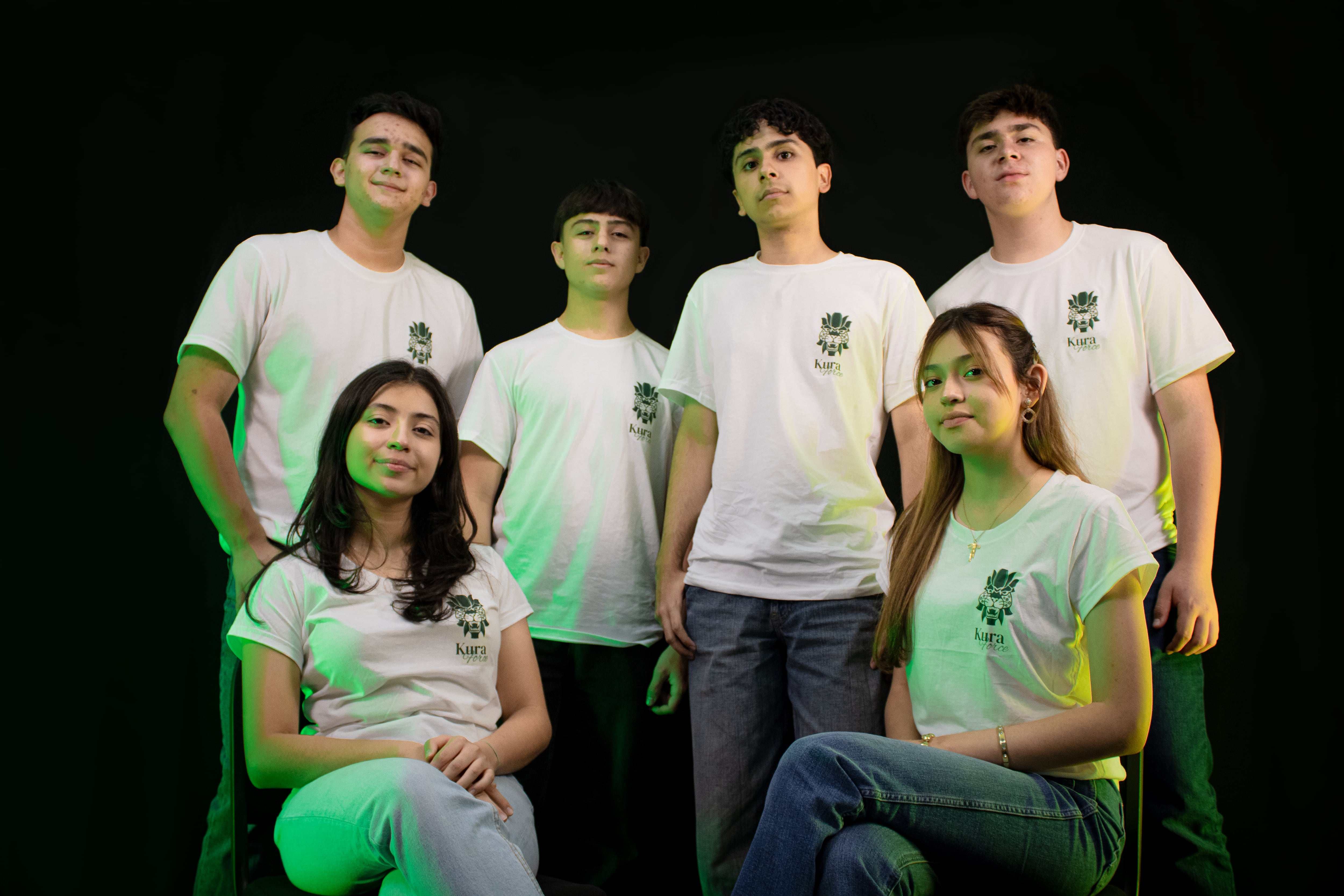 Parte del equipo nacional de estudiantes de colegios científicos quienes irán a la justa internacional en Singapur, prevista entre el 27 de setiembre y 2 de octubre. Fotografía: