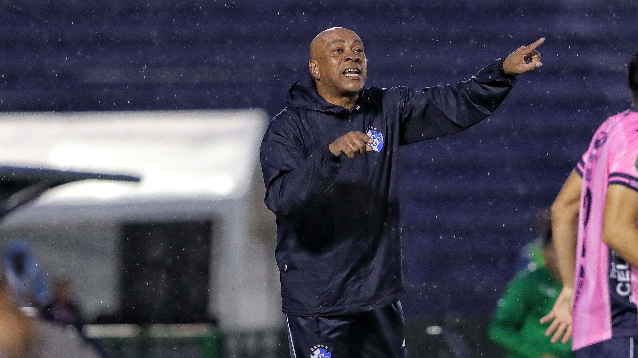 Mauricio Wright, Cartaginés