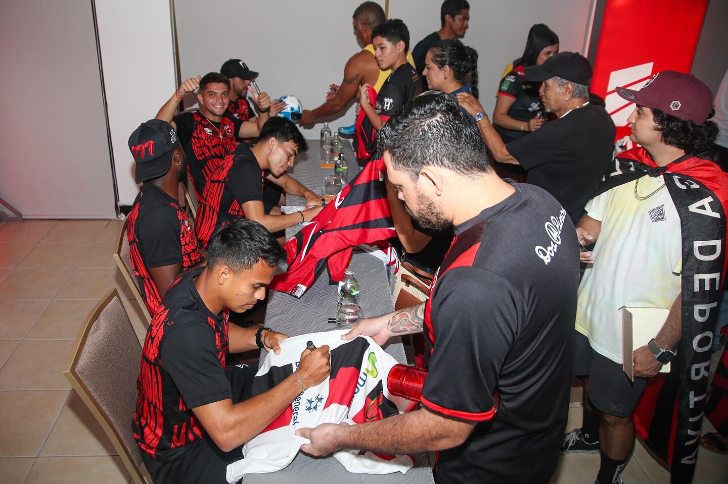 Alajuelense tenía organizada una actividad para compartir con la afición en Liberia en la noche previa al partido de este domingo.