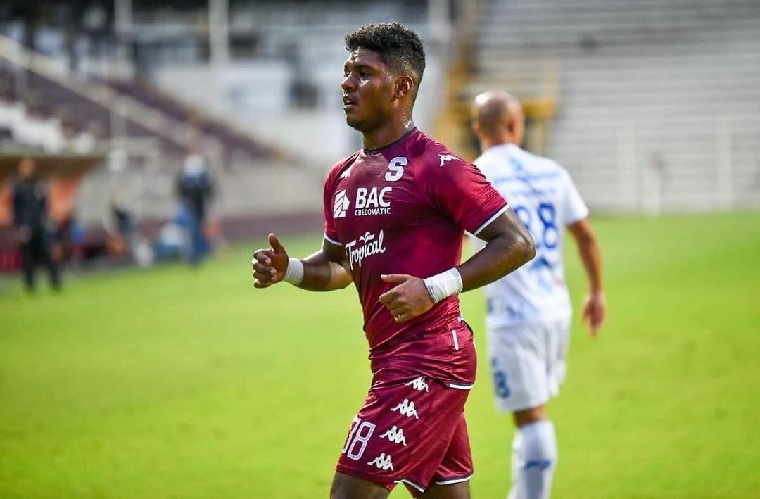 Sergio Céspedes, defensor del Saprissa. Instagram.