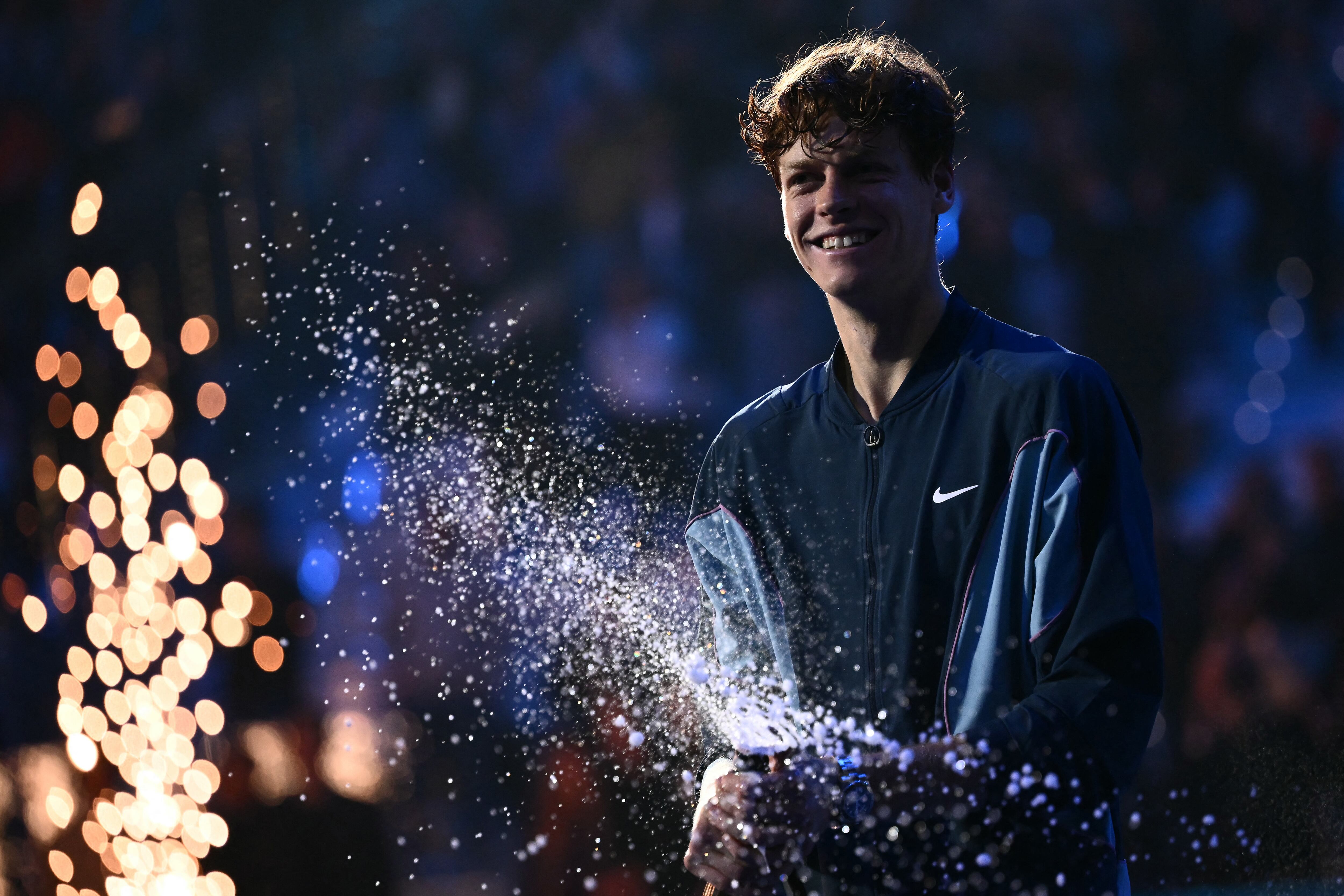 Jannik Sinner tiene razones para celebrar en su casa y con su gente, como el mejor tenista del mundo en la actualidad.