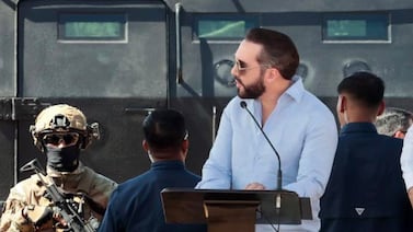 Gobierno de El Salvador congela cuentas y bienes de socios de ‘El Faro’, medio crítico de Bukele