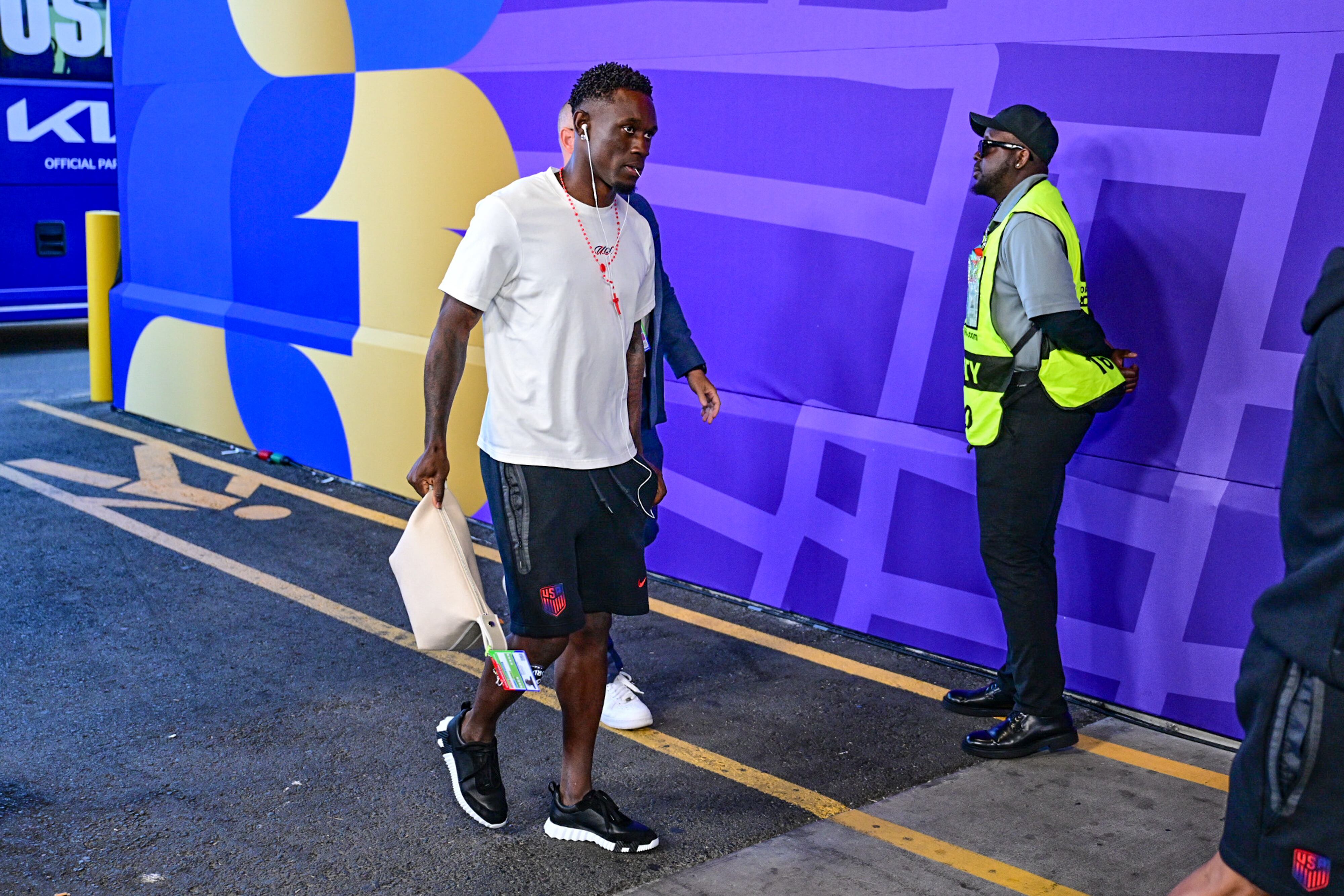 El delantero de Estados Unidos Folarin Balogun llega al Estadio de Seattle para el partido ante Bélgica por el Mundial 2026.