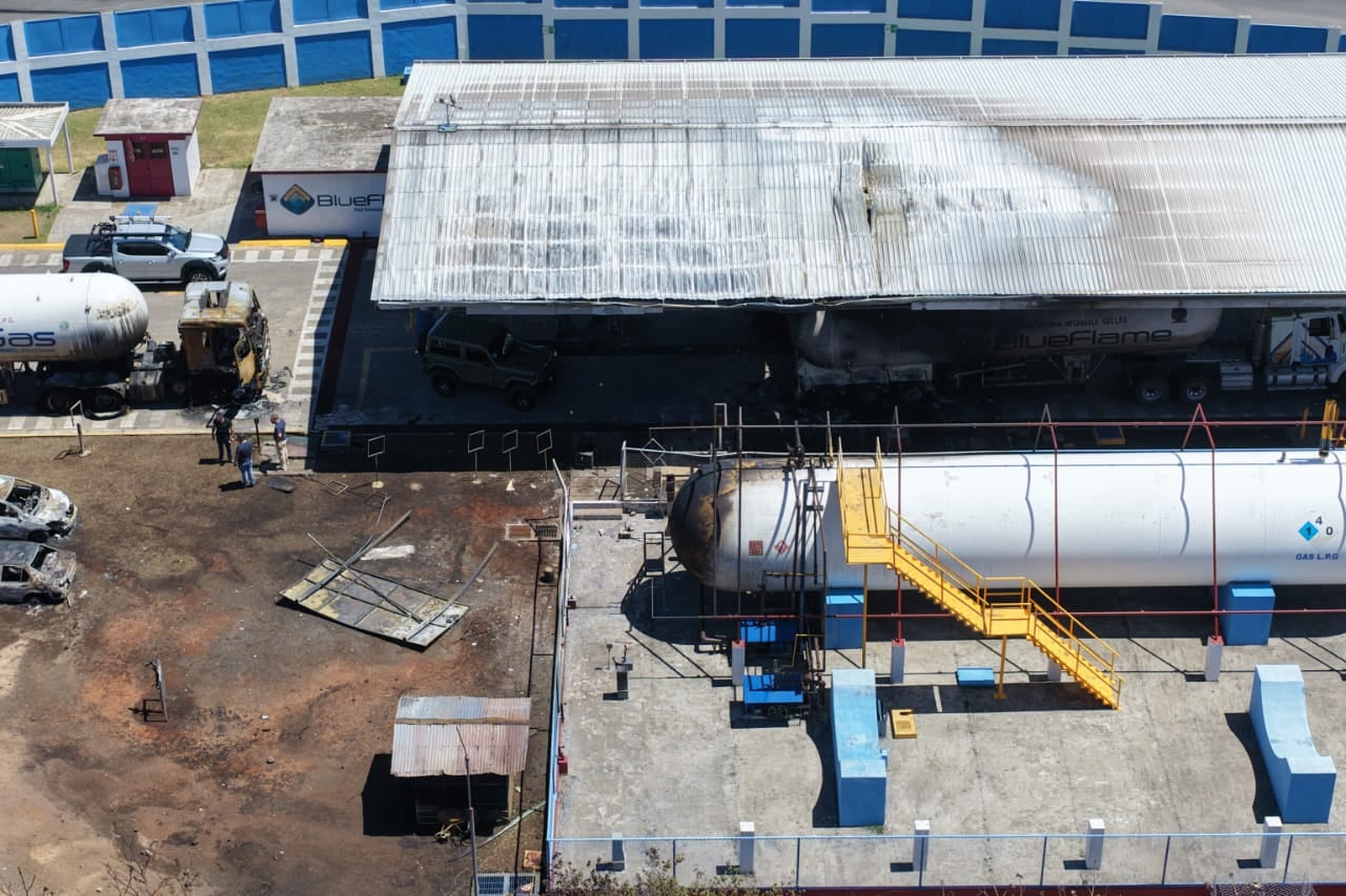 El incendio en la planta Blue Flame dejó cuantiosos daños materiales y, afortunadamente, ninguna víctima mortal