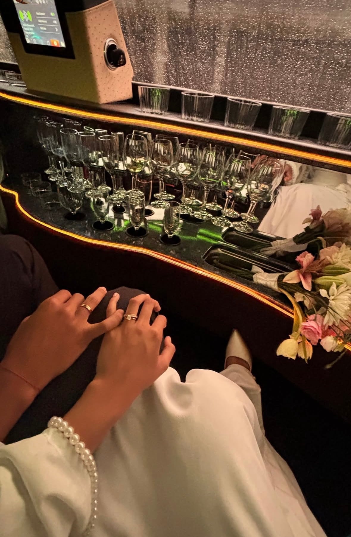Mariel Flores publicó esta fotografía con Álvaro Zamora, cuando ya estaban en la fiesta tras su boda religiosa.