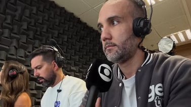 Narrador de Globo debuta en el Mundial tras superar cáncer de tiroides con metástasis: ‘Tenía pánico por perder la voz’