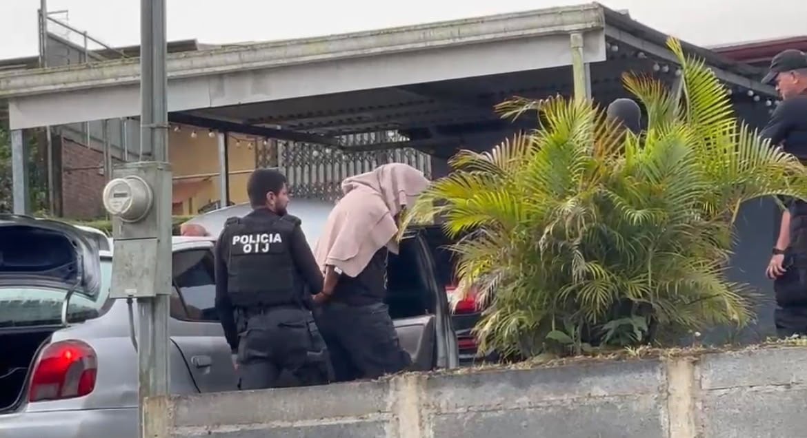 Un hombre de apellidos López López, de 30 años, figura en la investigación como el presunto conductor de uno de los vehículos usados para cometer el asalto y homicidio de un joven vendedor de quesos.