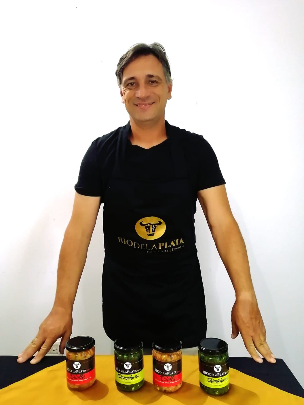 Martín Arriola primero hacía parrilladas para compartir con sus amigos, pero poco a poco lo convencieron de que hiciera un negocio.