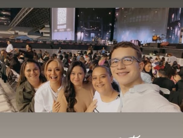 Verónica Bastos pasó una gran noche disfrutando de la música de Ricardo Arjona.