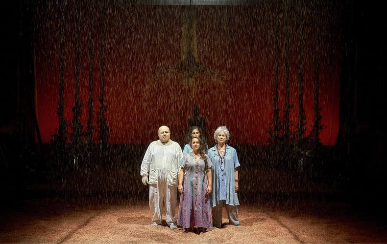 Escena de la obra Dentro de la tierra, texto de Paco Bezerra, presentado en el Centro Dramático Nacional de España del del 11 de octubre al 19 de noviembre del 2017.