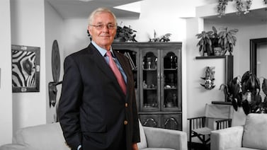 Un exrector y empresario hizo donaciones a 5 candidatos en estas elecciones, algo inusual