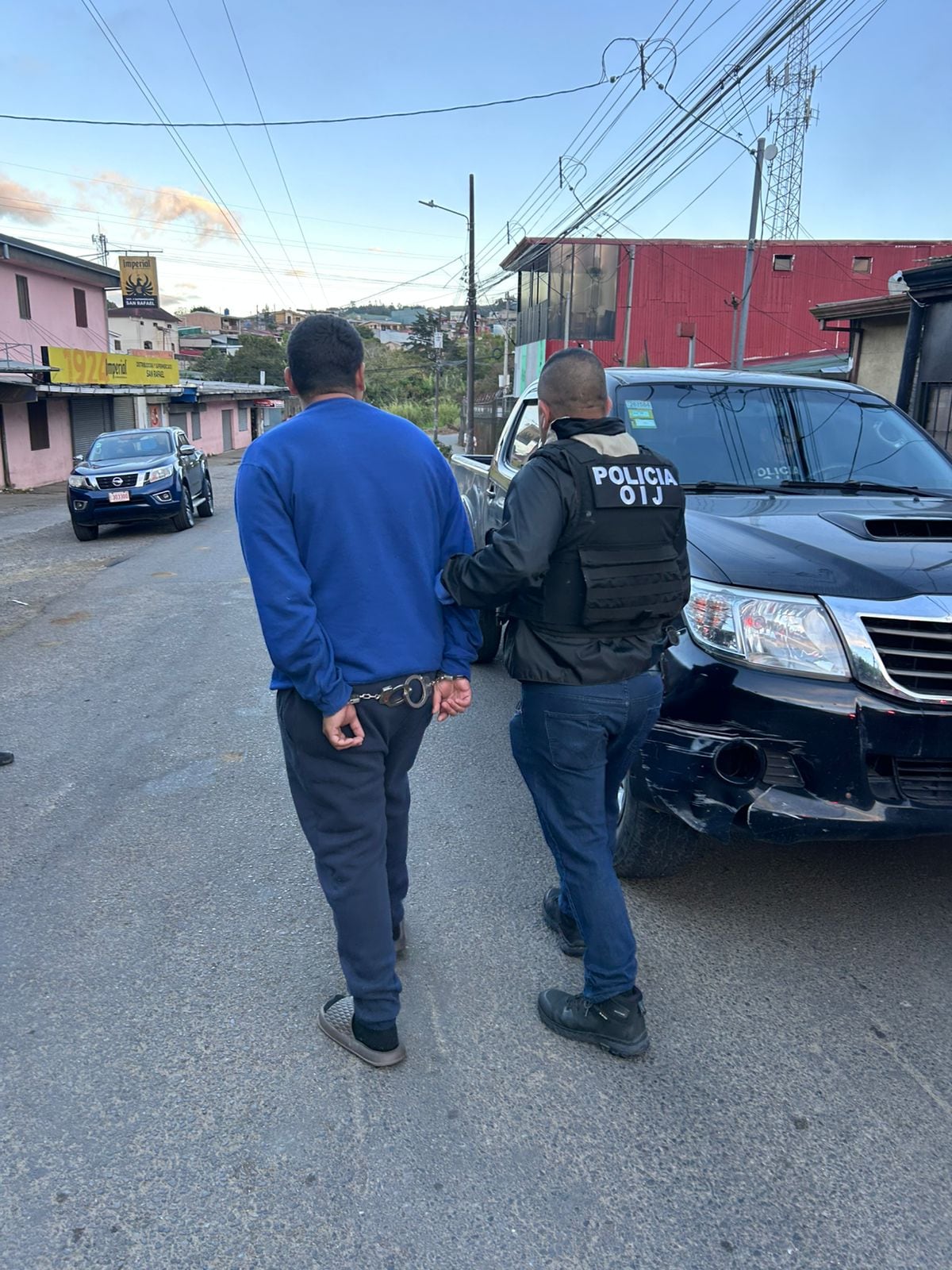 Un hombre de apellidos Quesada Solano fue detenido como presunto autor de dos asaltos a comercios de Cartago.