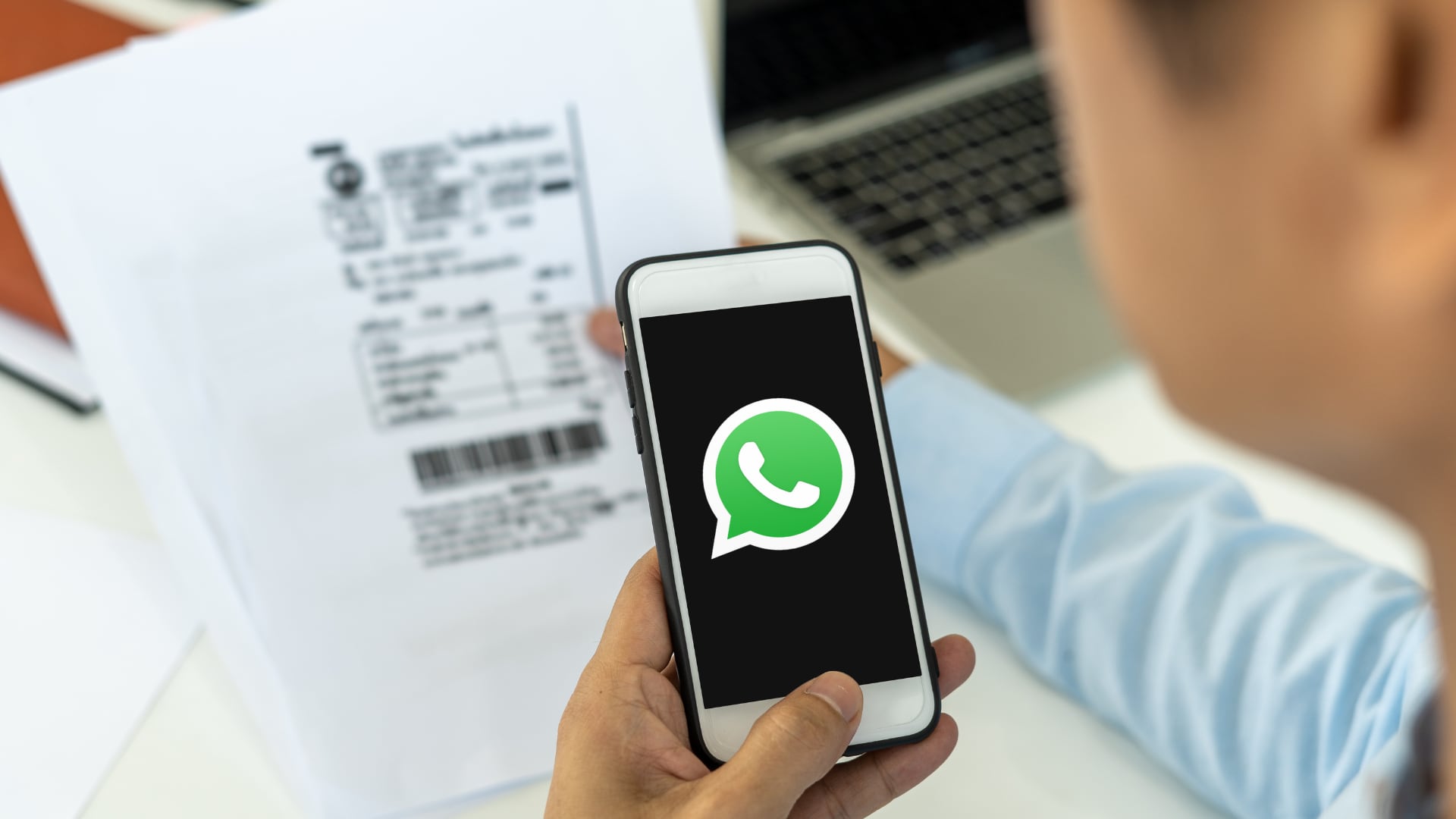 WhatsApp añadió una herramienta para escanear documentos. Esta función está disponible en Android y iOS y no requiere apps adicionales.