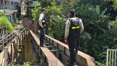 Menor asesinado en Alajuelita intentó escapar por ducto improvisado como puente peatonal