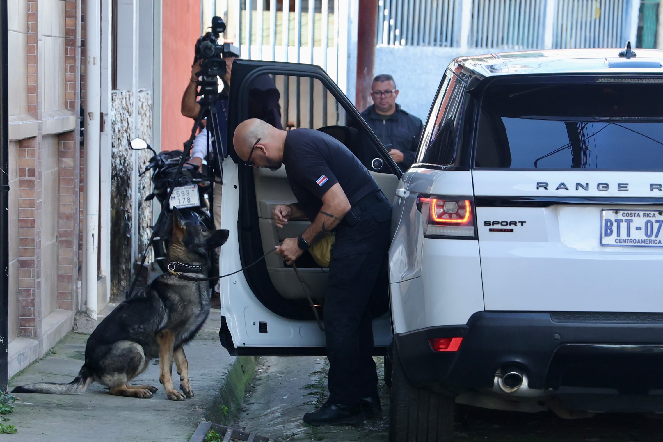 Allanamiento en León Trece