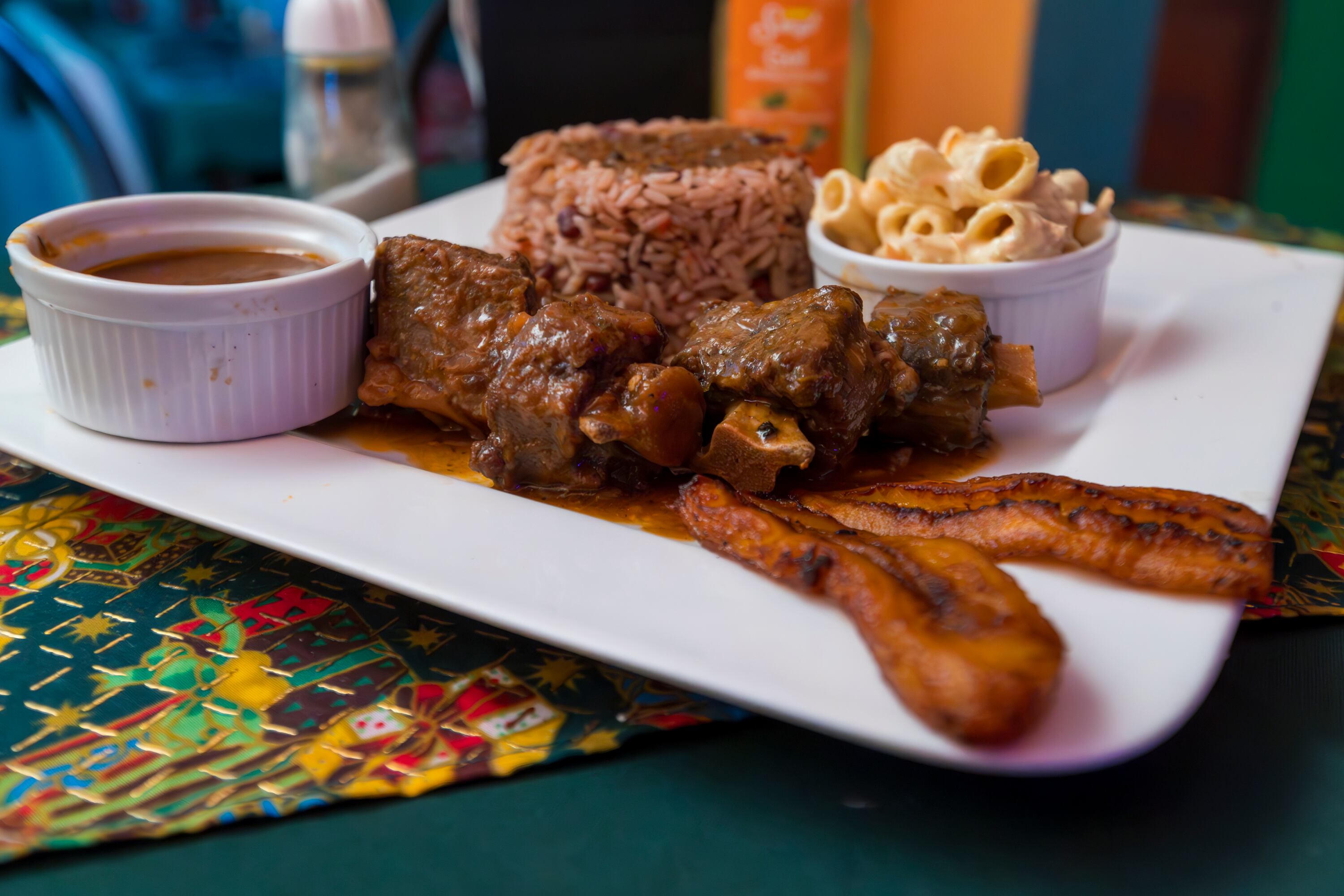 21/12/2023, San José, Barrio González Laman, entrevista con Corina Knyght Barrera y Sergio Torres Salazar, creadores del Bar Restaurante Los Tucanes, donde hacen el Rice and Beans con Raabo mas delicioso del país.