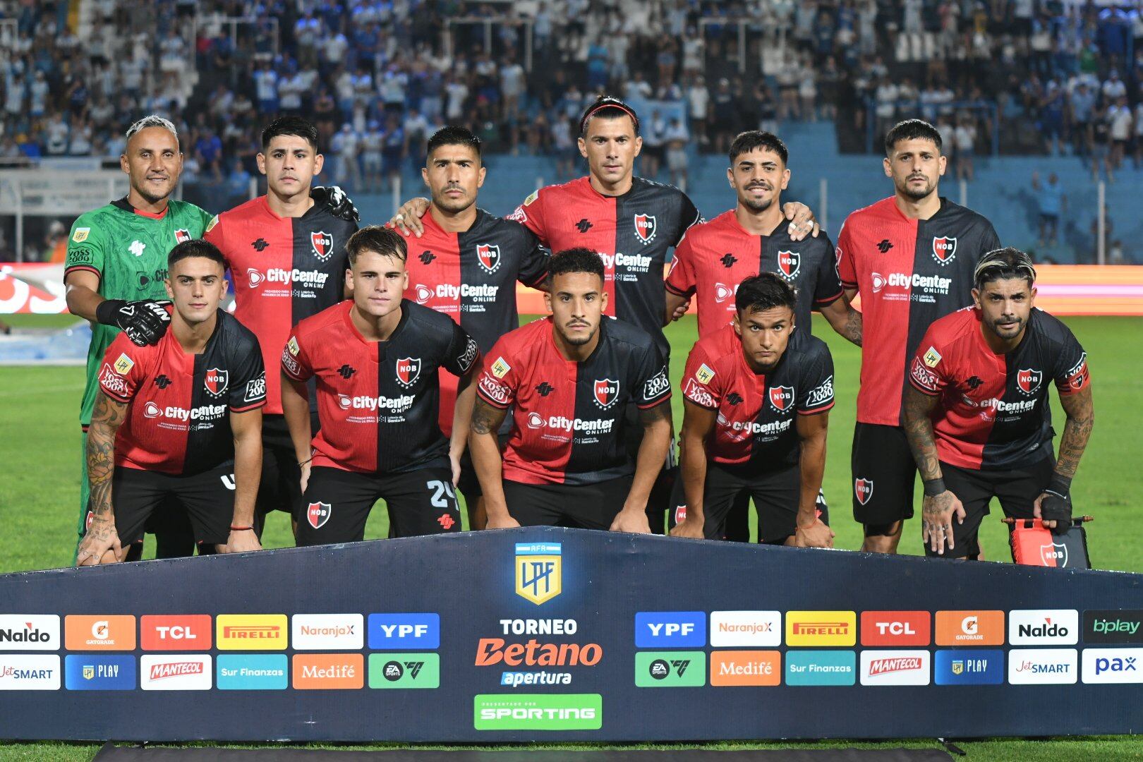 Keylor Navas junto con sus compañeros previo al inicio del duelo contra Atlético Tucumán.