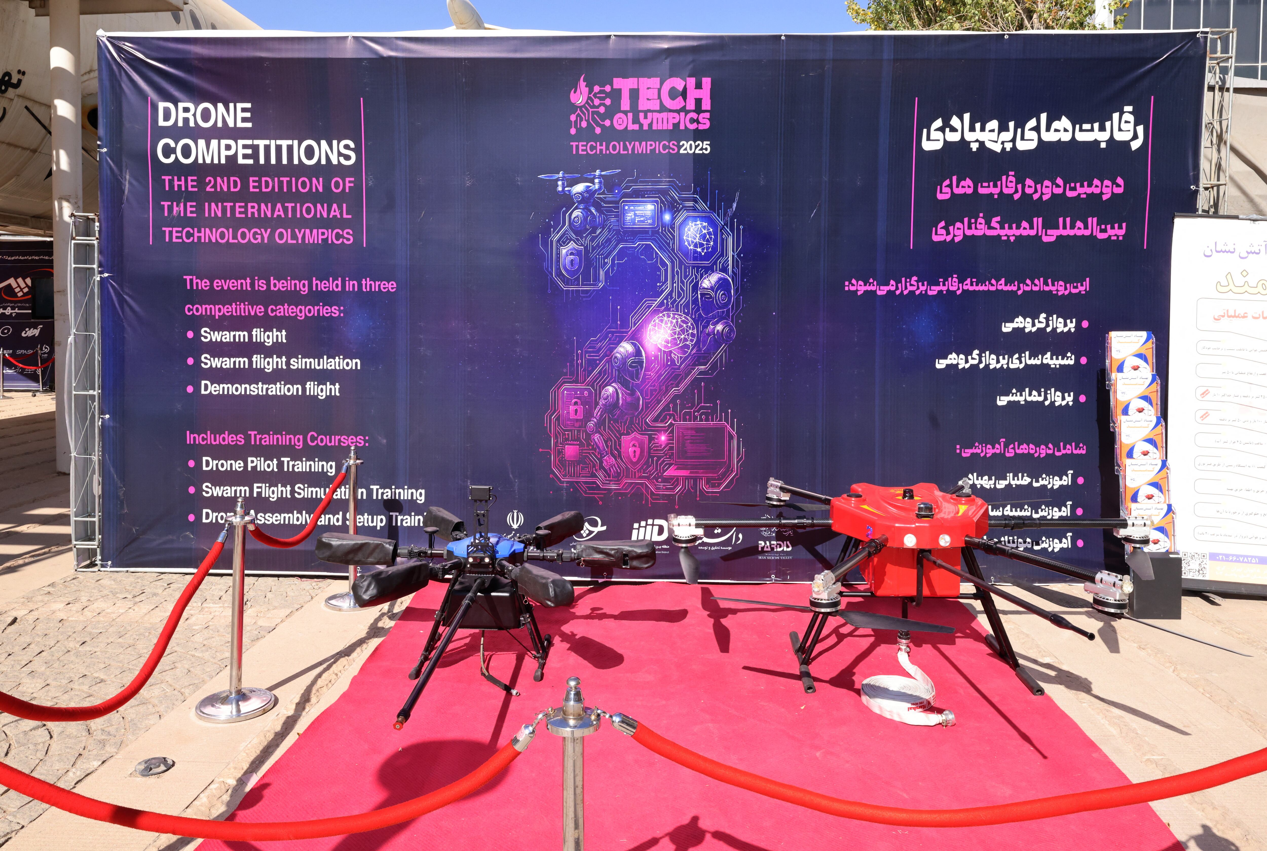 Las Olimpiadas Tecnológicas combinan velocidad, maniobrabilidad y tácticas de ataque, mientras los robots luchan bajo la supervisión de los estudiantes.