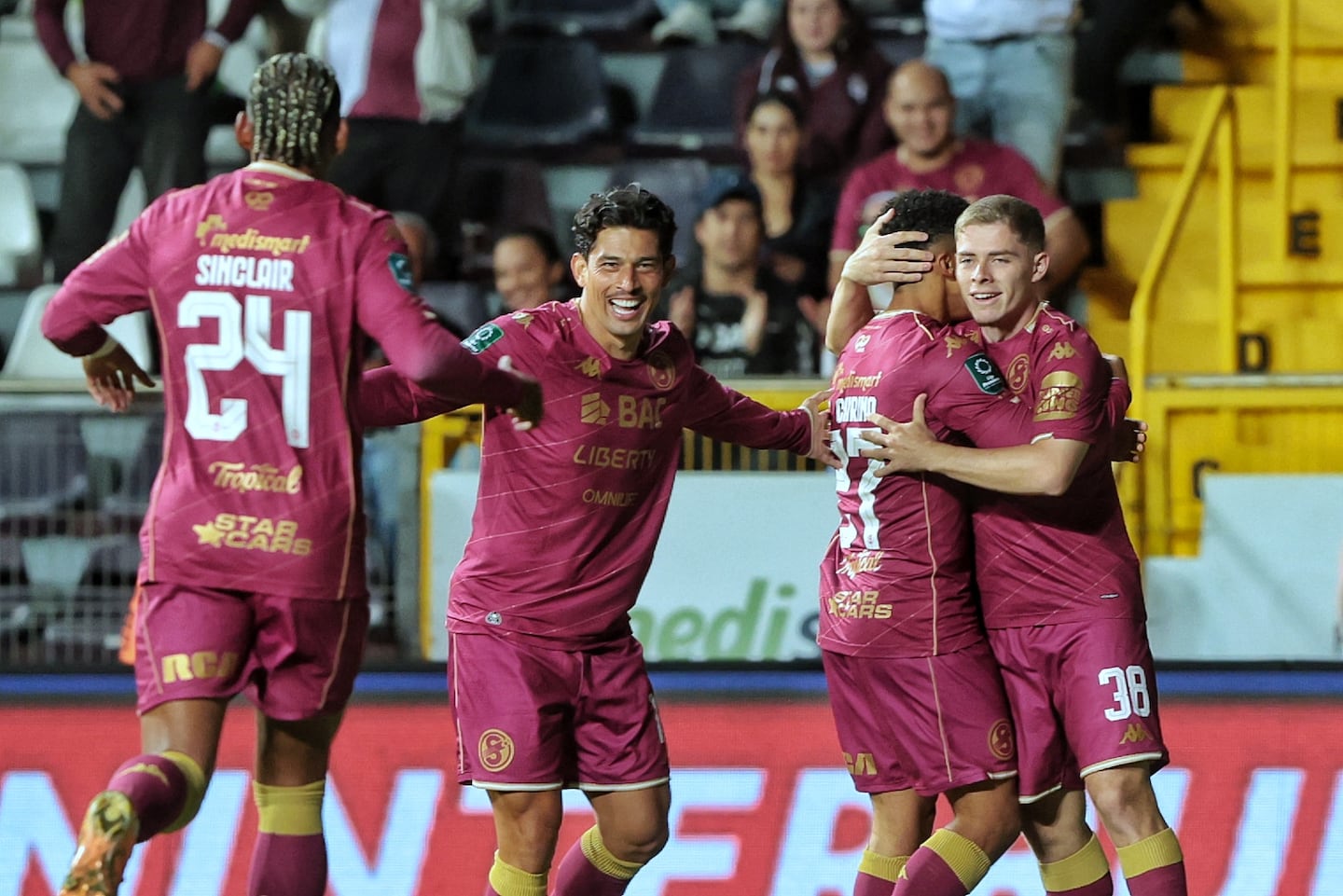 ‘Solo los genios hacen eso’: Saprissa publica una foto que pide colgar en el Museo del Louvre