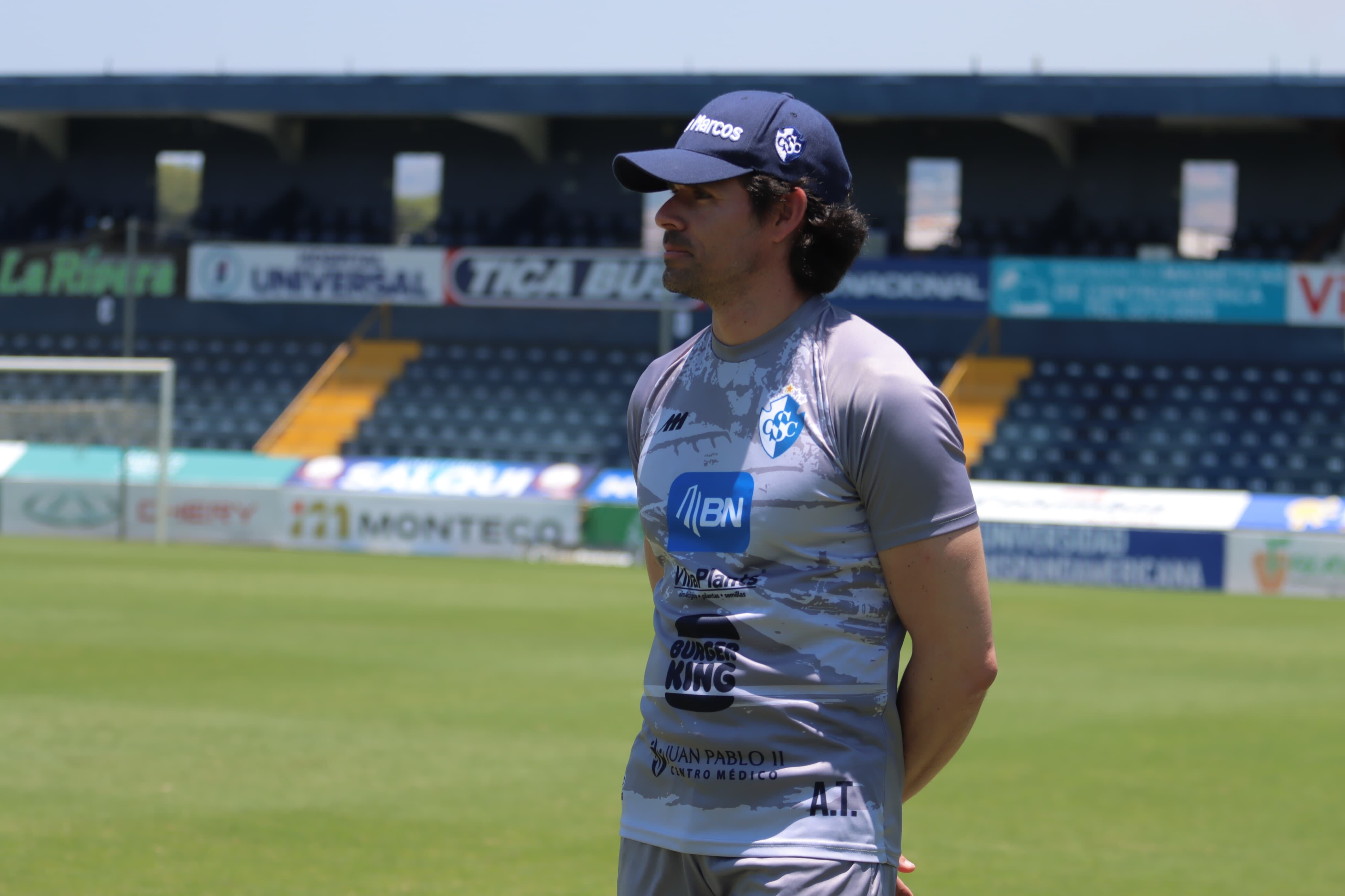 Grevin Mora se formó como técnico en las ligas menores del Cartaginés y tendrá la oportunidad de dirigir ocho partidos, en el cierre del Torneo de Clausura 2024.