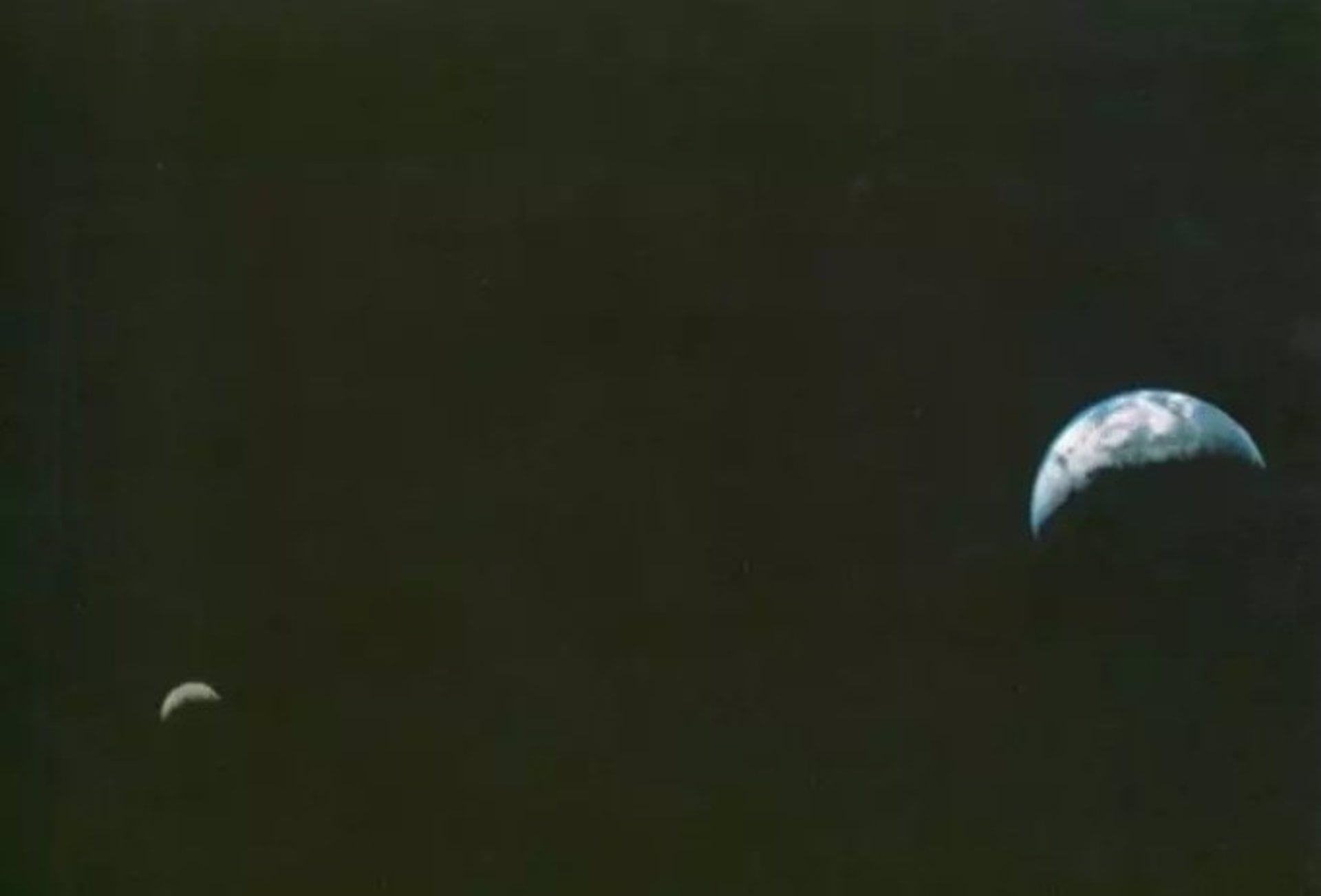 La primera imagen de la Tierra y la Luna juntas desde el espacio fue tomada por Voyager 1 hace 47 años.