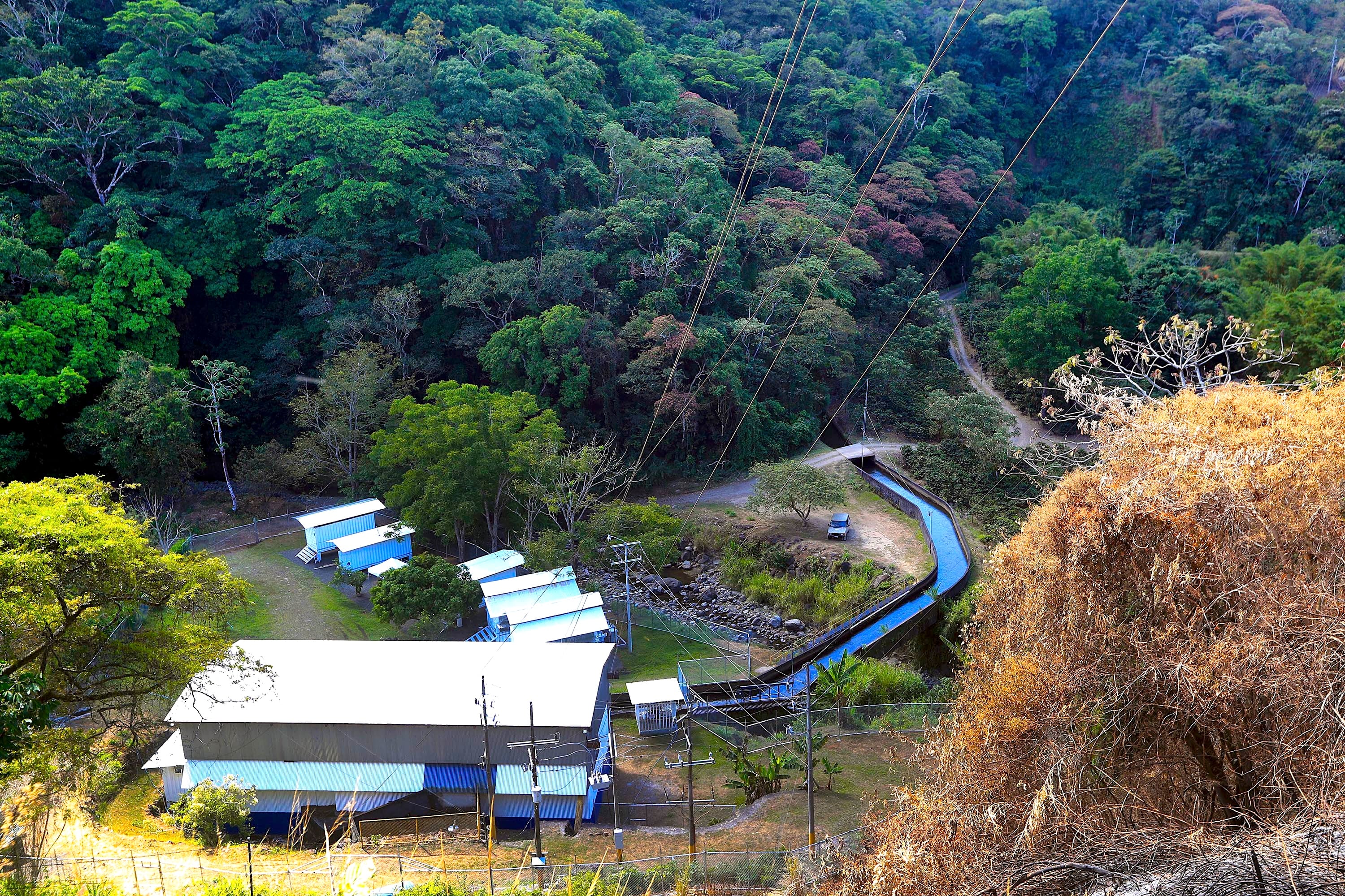 En Costa Rica, el ICE controla los acuerdos comerciales para comprarle electricidad a generadores privados, aunque la Aresep emita la metodología para el cálculo de los precios.