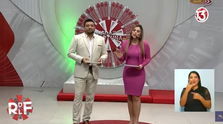 Desde el 5 de agosto del 2023, el programa de 'La Rueda de la Fortuna' se transmite por canal 13, y es presentado por Melissa Durán y Arie García. Foto: Captura de pantalla