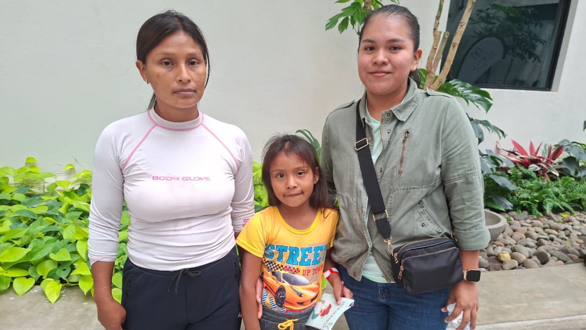 Salir de casa un viernes y llegar a la consulta médica hasta el miércoles: ese fue el recorrido que hizo una de las madres desde Talamanca para lograr que revisaran a su niña.