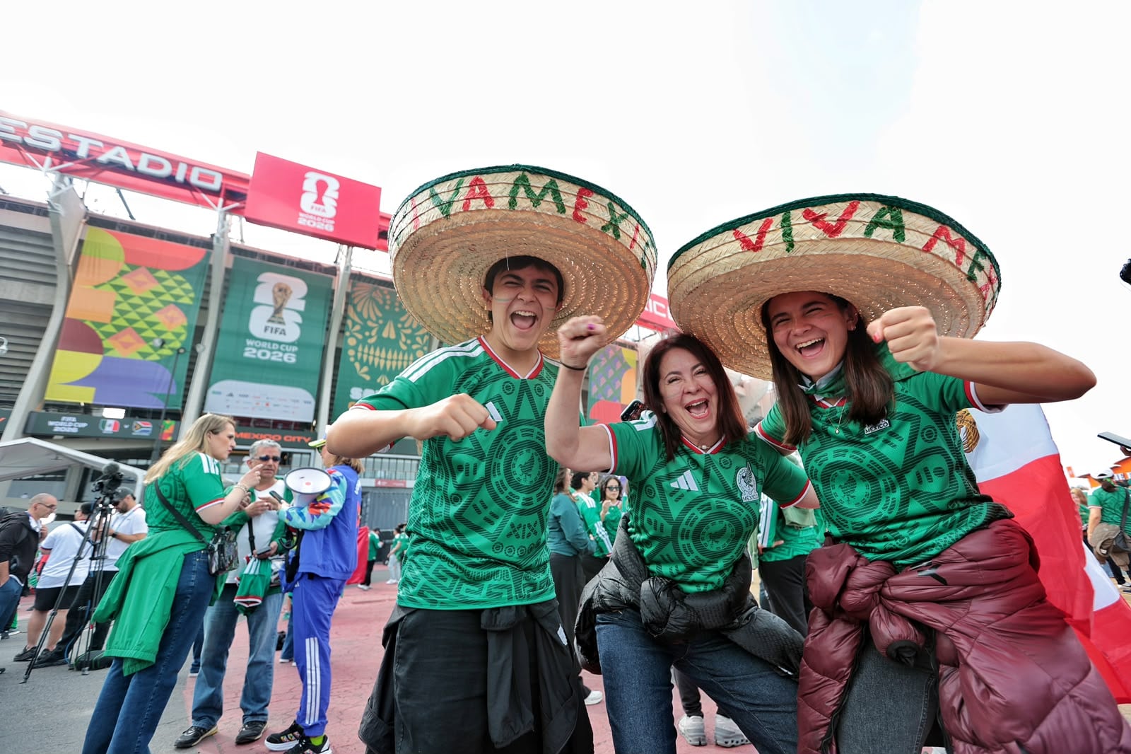 Ambiente México vs. Sudáfrica
Afueras del Estadio Azteca
11 de junio de 2026
Fotógrafo John Durán