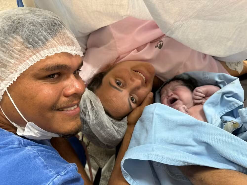 Una madre de tres hijos quedó embarazada tras la vasectomía del esposo. Había retirado el DIU solo un mes antes de descubrir el embarazo.