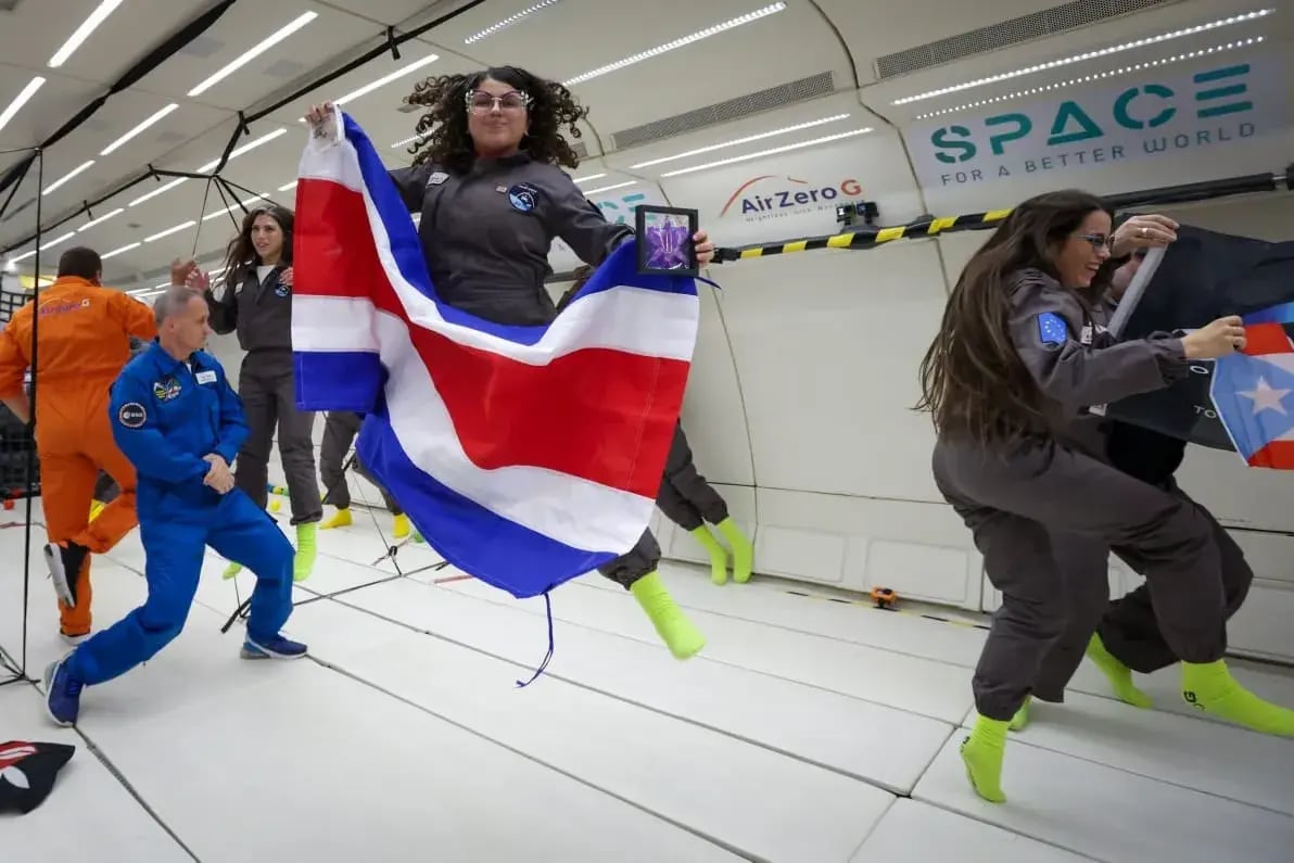 Fiorella Arias, biotecnóloga costarricense, participó en un vuelo parabólico en Francia como parte de la cohorte 2026 de Future Voices of Space.