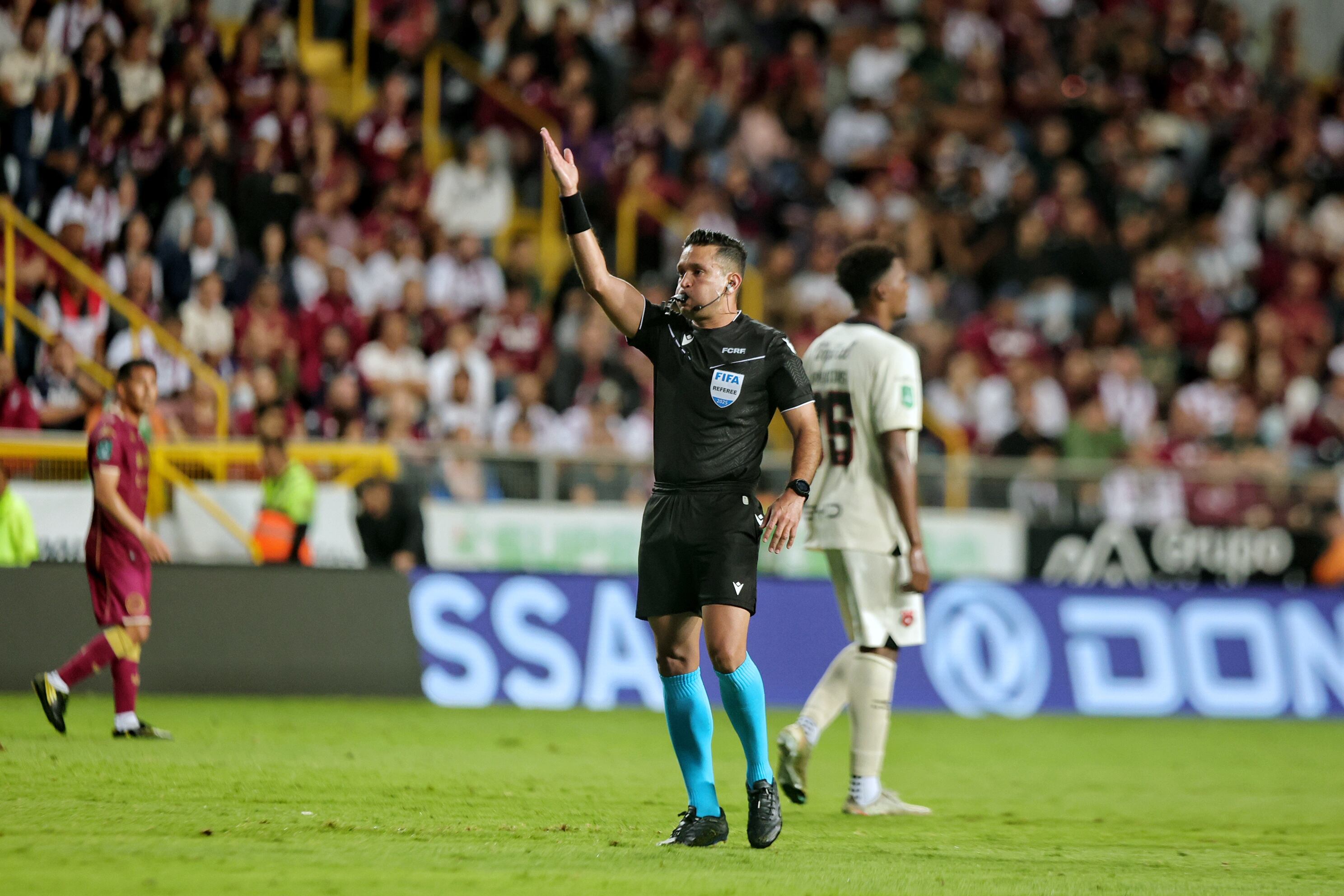 30/08/2025/ juego entre Deportivo Saprissa vs Liga Deportiva Alajuelense por el clásico nacional en la jornada 6 del torneo clausura 2025 en el estadio Ricardo Saprissa / foto John