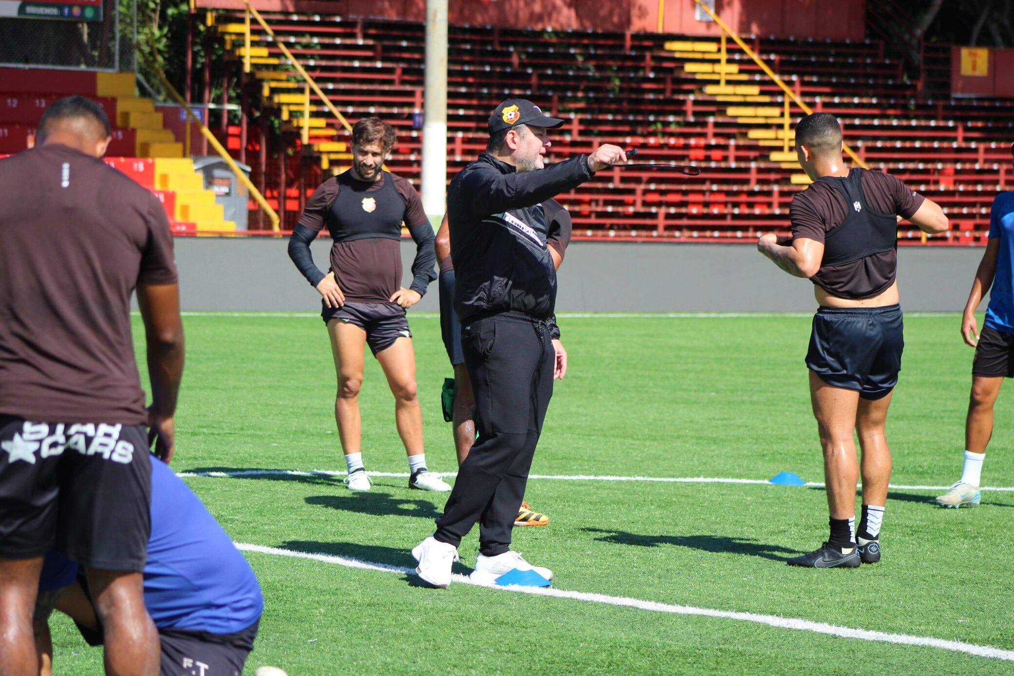 Jafet Soto volverá a sentarse en el banquillo de Herediano en el partido del sábado 27 de setiembre contra Guadalupe.