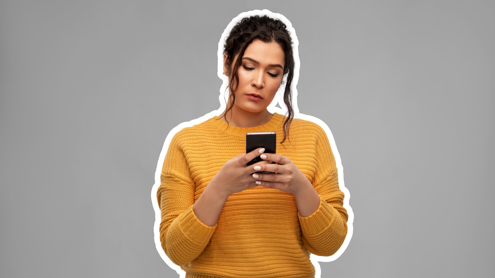 El control disfrazado de celos o “cuidado” es una de las señales más frecuentes en relaciones donde existe violencia digital.