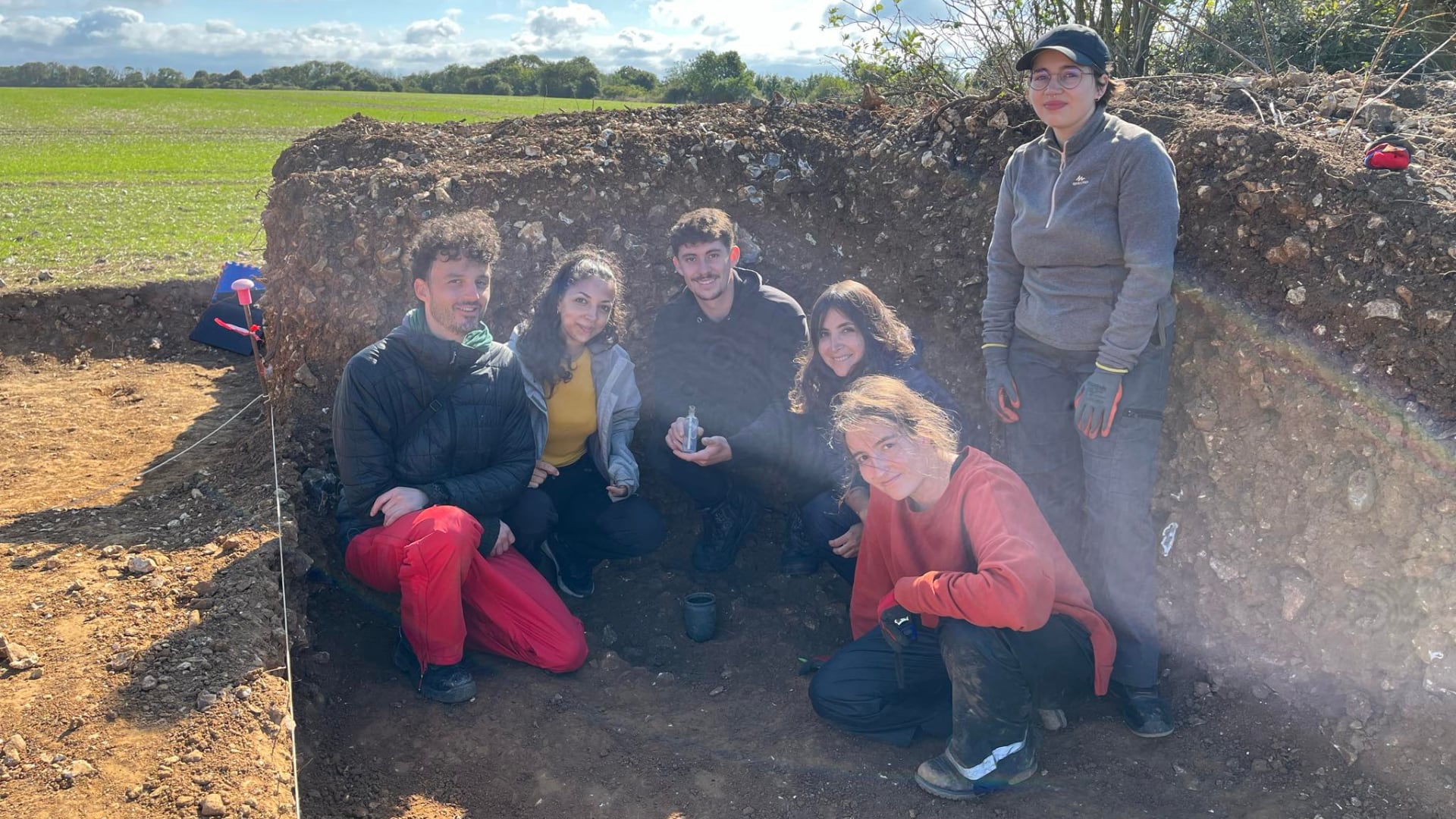 Un grupo de estudiantes voluntarios al norte de Francia realizó un sorprendente hallazgo arqueológico.