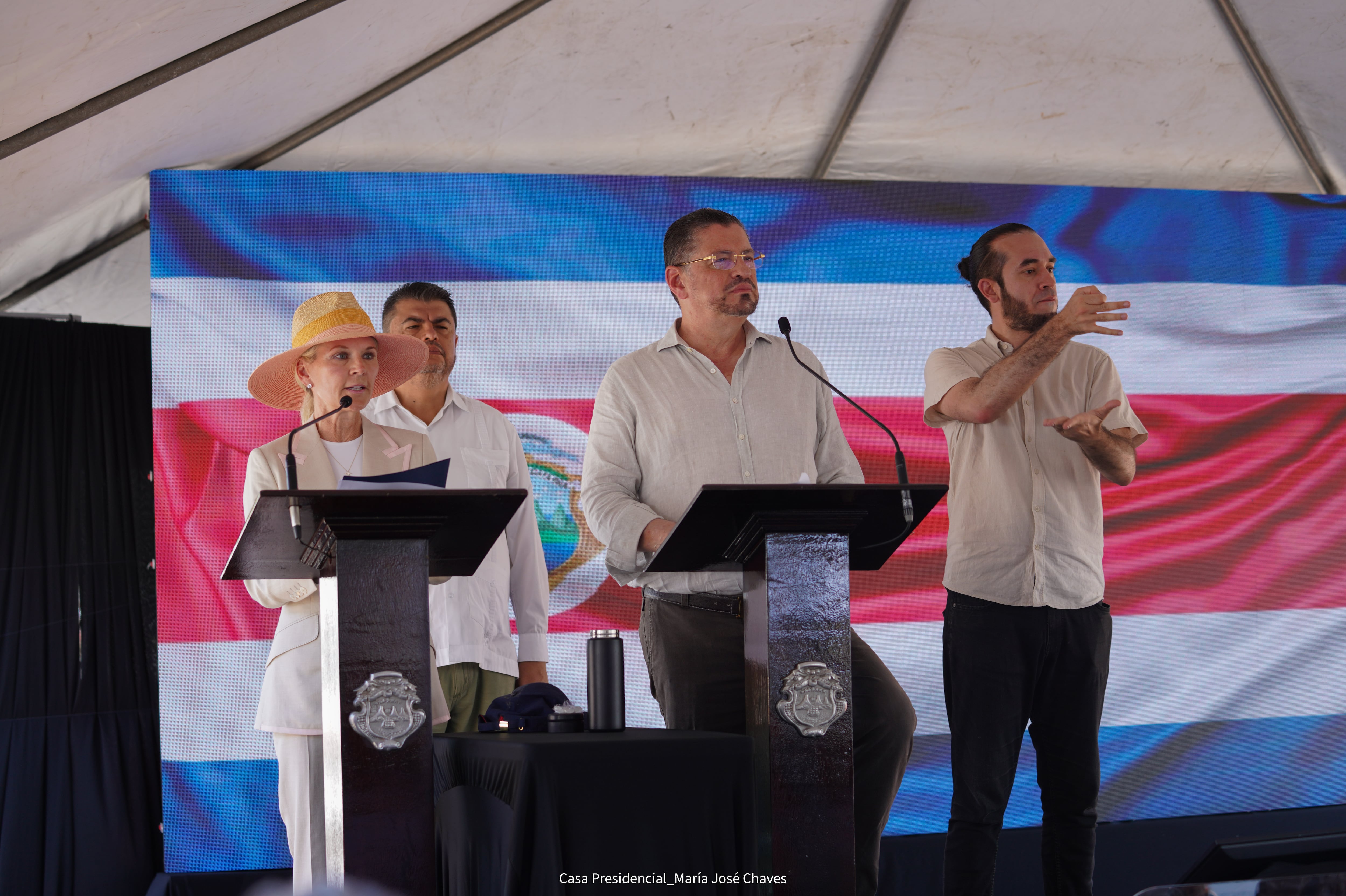 El presidente Rodrigo Chaves brindó su conferencia semanal desde Peñas Blancas.