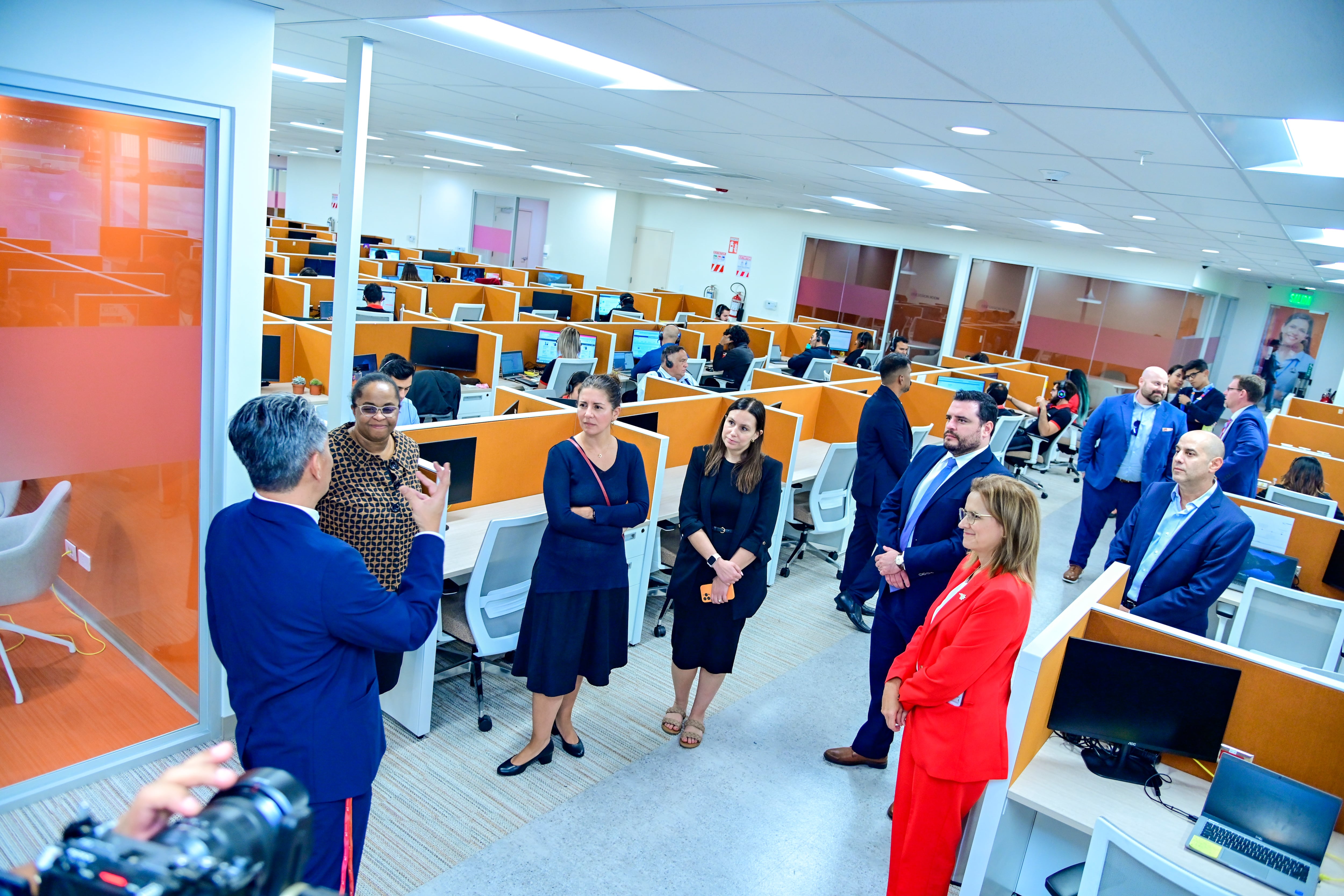 La empresa multinacional Movate abrió su tercer centro de servicios, ubicado en Lagunilla de Heredia, desde donde se ofrece atención empresarial, servicios de experiencia al usuario, y soporte técnico.