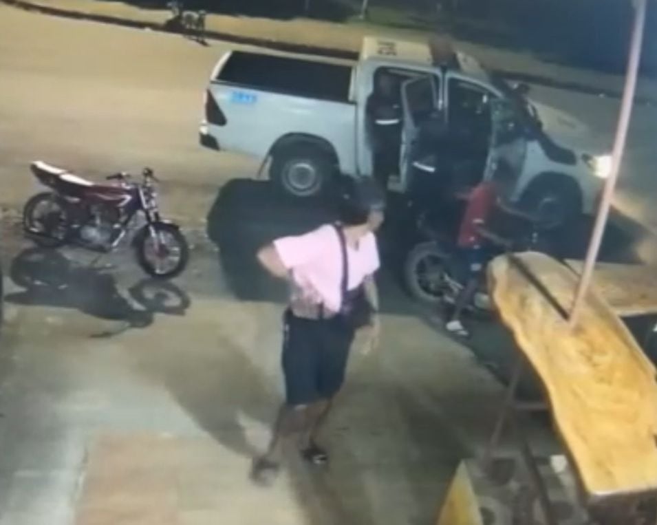 Una cámara captó el momento en que alias Chuky, integrante de la banda de Jonathan Pérez conocido como Tan, disparó contra un policía en Matina de Limón.