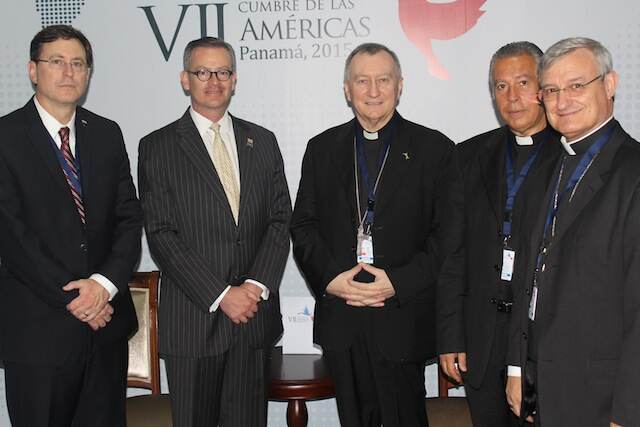 El embajador de Costa Rica en Estados Unidos, Román Macaya y el canciller, Manuel González, se reunieron el 12 de abril del año pasado, con el secretario de Estado del Vaticano, Pietro Parolin, con monseñor José Domingo Ulloa y el nuncio Andrés Carrasco, en la VII Cumbre de las Américas, en Panamá.