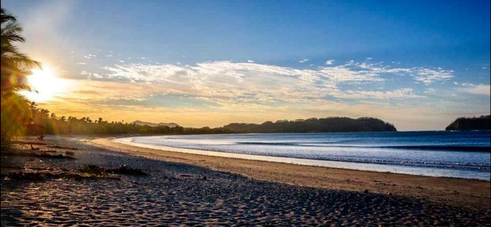 Playa Sámara es conocida por su ambiente relajado y su belleza natural.