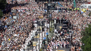 El papa León XIV reúne a más de 1,2 millones de personas en la Plaza de Cibeles, España (repase video de la ceremonia)