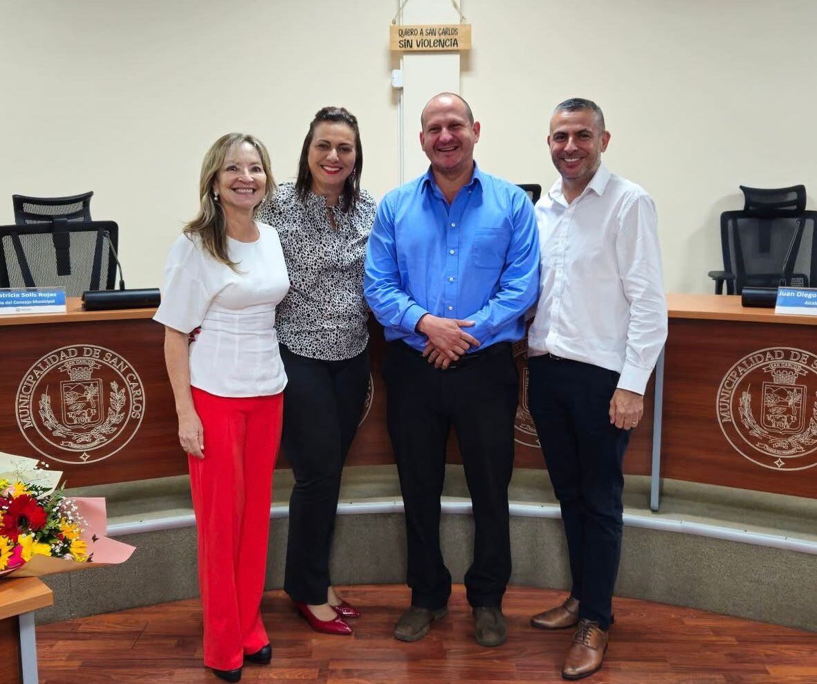 Los miembros de la fracción municipal del Partido Liberal Progresista en San Carlos que renunciaron a su militancia.