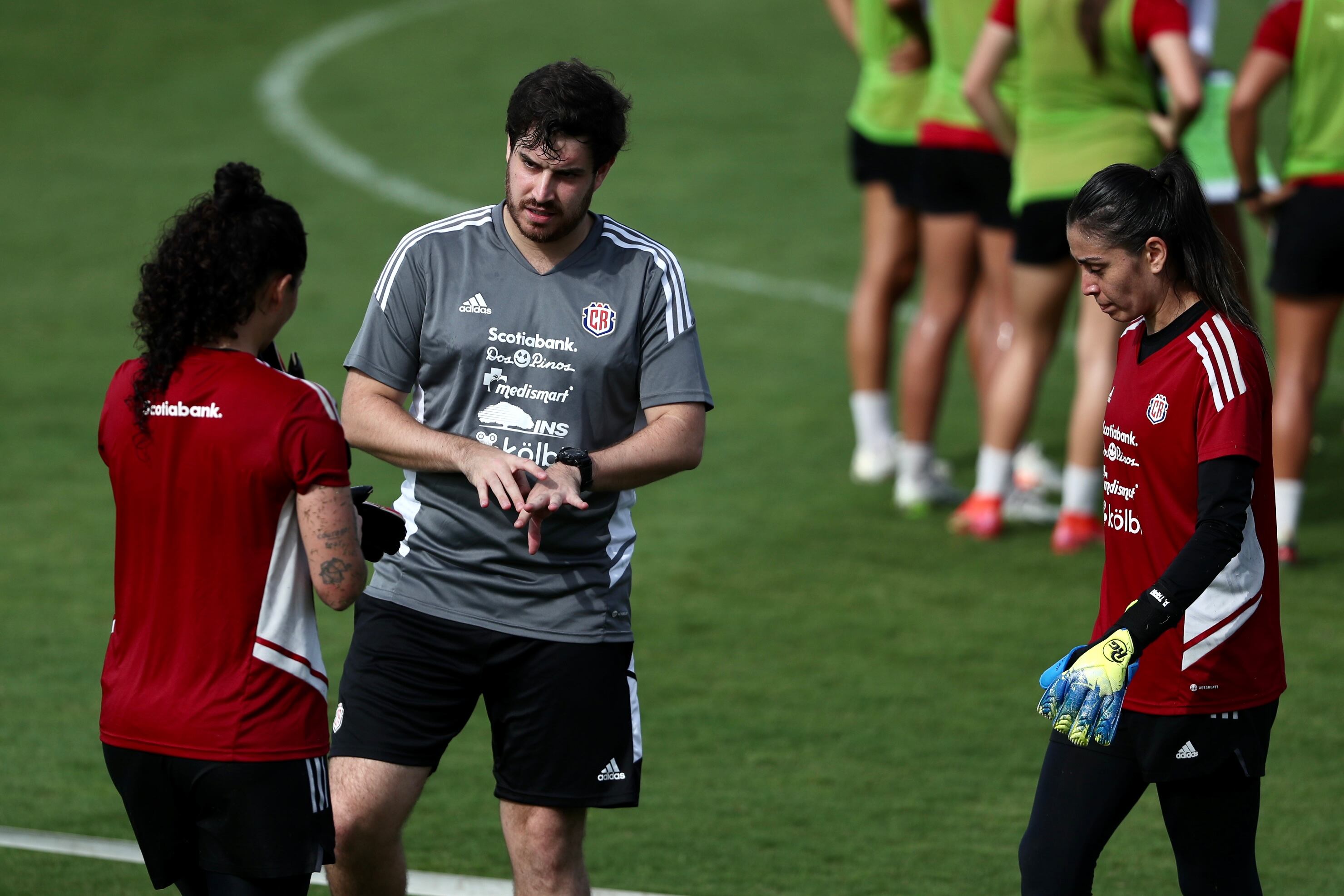 10/10/2023, Alajuela, Proyecto Gol, entrenamiento de la selección mayor femenina con el nuevo entrenador Beni Rubido, y también el gerente deportivo de la Federacion de fútbol Claudio Vivas.