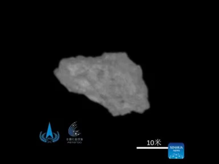 Fotografía de Kamo'oalewa, asteroide 2016HO3, tomada por la sonda china Tianwen-2 desde una distancia de aproximadamente 20 kilómetros